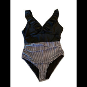 SHEIN Swimsuit one Piece Womens Plus Size 2X Modest  Black & White Pool Cruise